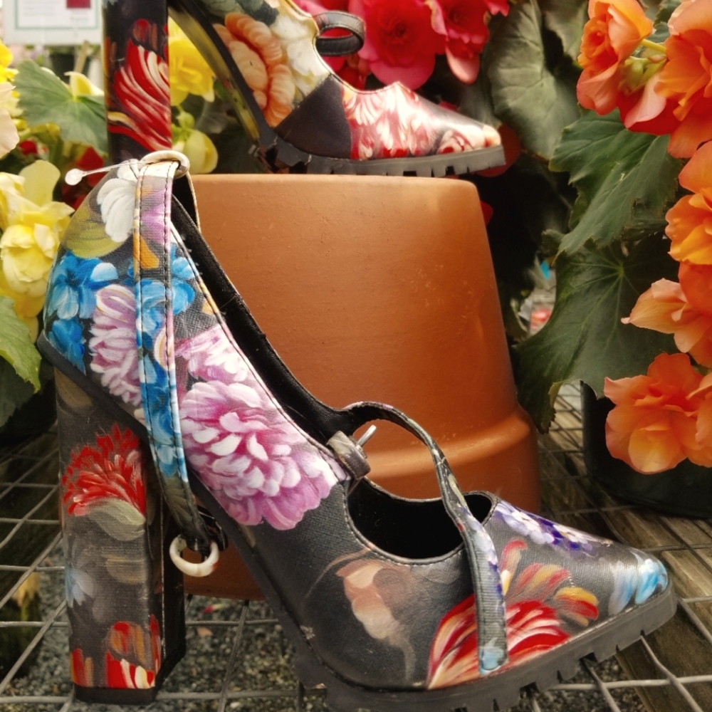 Stunning Beau and Ashe strappy heels, size 7.5